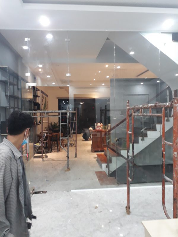làm cửa kính quận phú nhuận giá rẻ làm đẹp thẩm mỹ cao lh 077.666.8676