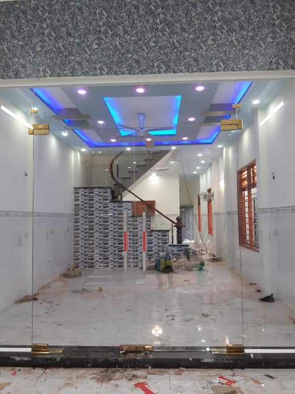 thi công lắp đặt vách kính cường lực tại bình dương