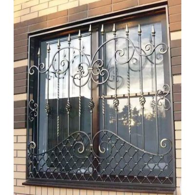 Thợ làm khung bảo vệ sắt tại Quận 5