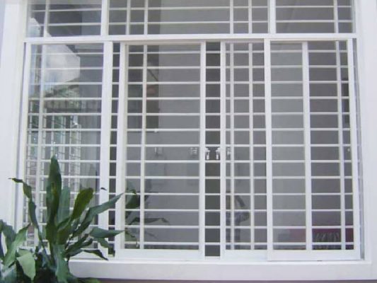 Thợ làm khung bảo vệ sắt tại Quận 6