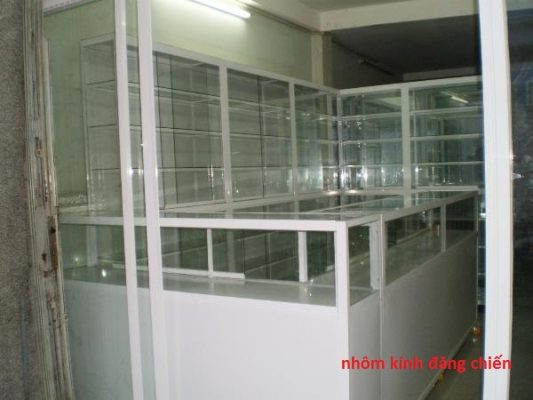 làm tủ thuốc tây nhôm kính giá rẻ tại quận 12
