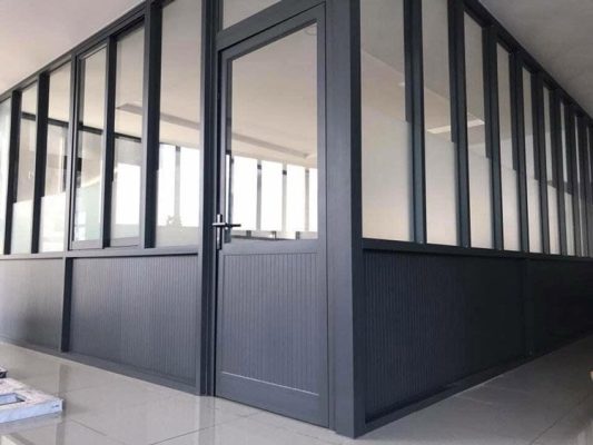 lắp đặt vách nhôm kính giá rẻ ở thủ đức lh 077.666.8676 hoặc 0967.182.229 